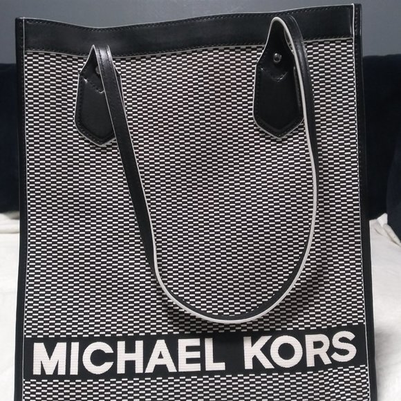 Michael Kors Large Woven Canvas Tote Bag - Picture 4 of 5